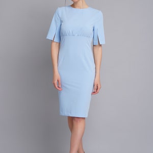 Robe midi gaine, robe de cocktail à manches courtes, robe minimaliste bleue, robe dinvité de mariage, robe femme, robe modeste de travail image 2