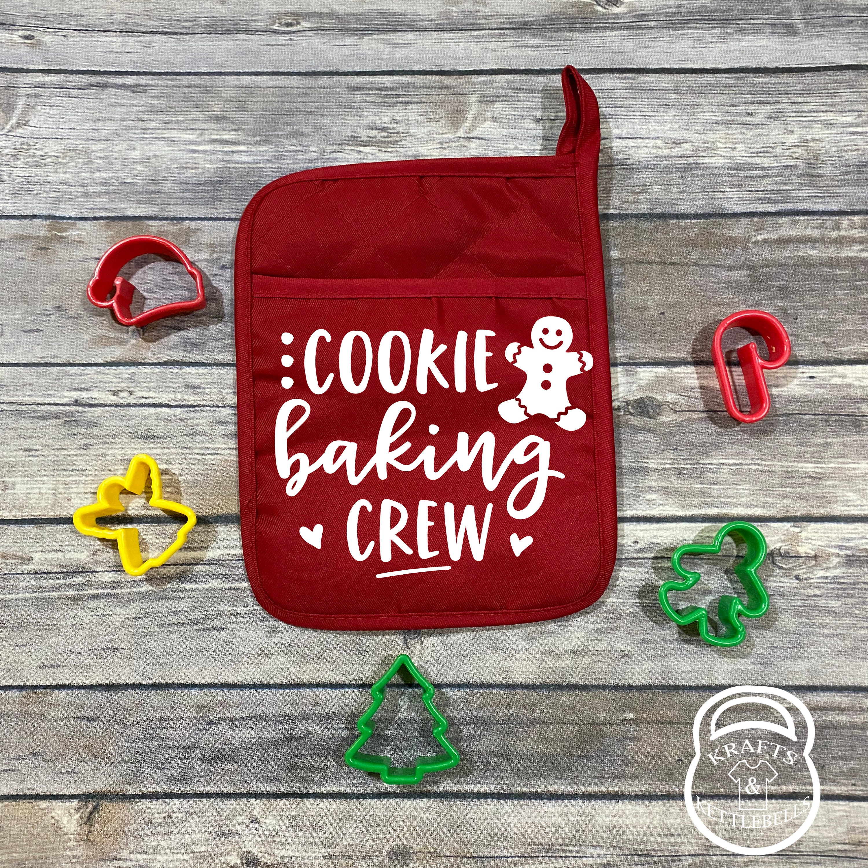 PHOTOS: These Oven Mitts at Disney World Are Holiday Baking Essentials!