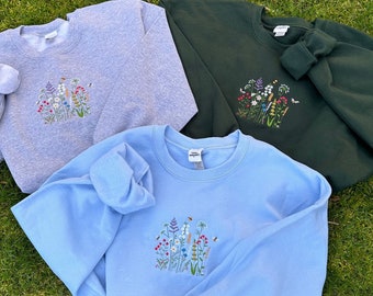 Cute Wildflowers Embroidered crewneck dark green flower sweatshirt floral embroidered sweatshirt gifts for her, Mother’s Day