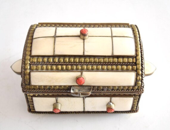 Brass & Ceramic Jewelry Box: Hinged Lid Trinket D… - image 7