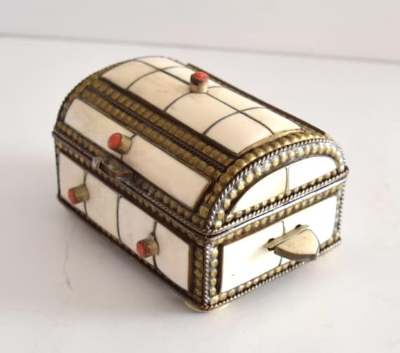Brass & Ceramic Jewelry Box: Hinged Lid Trinket D… - image 2