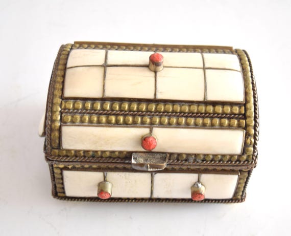 Brass & Ceramic Jewelry Box: Hinged Lid Trinket D… - image 6
