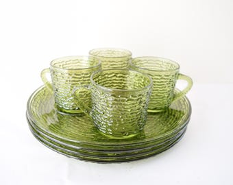 Set da snack Anchor Hocking Soreno da 8 pezzi, colore verde avocado, composto da 4 piatti e 4 tazze.