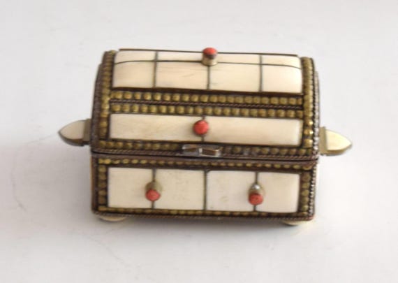Brass & Ceramic Jewelry Box: Hinged Lid Trinket D… - image 8