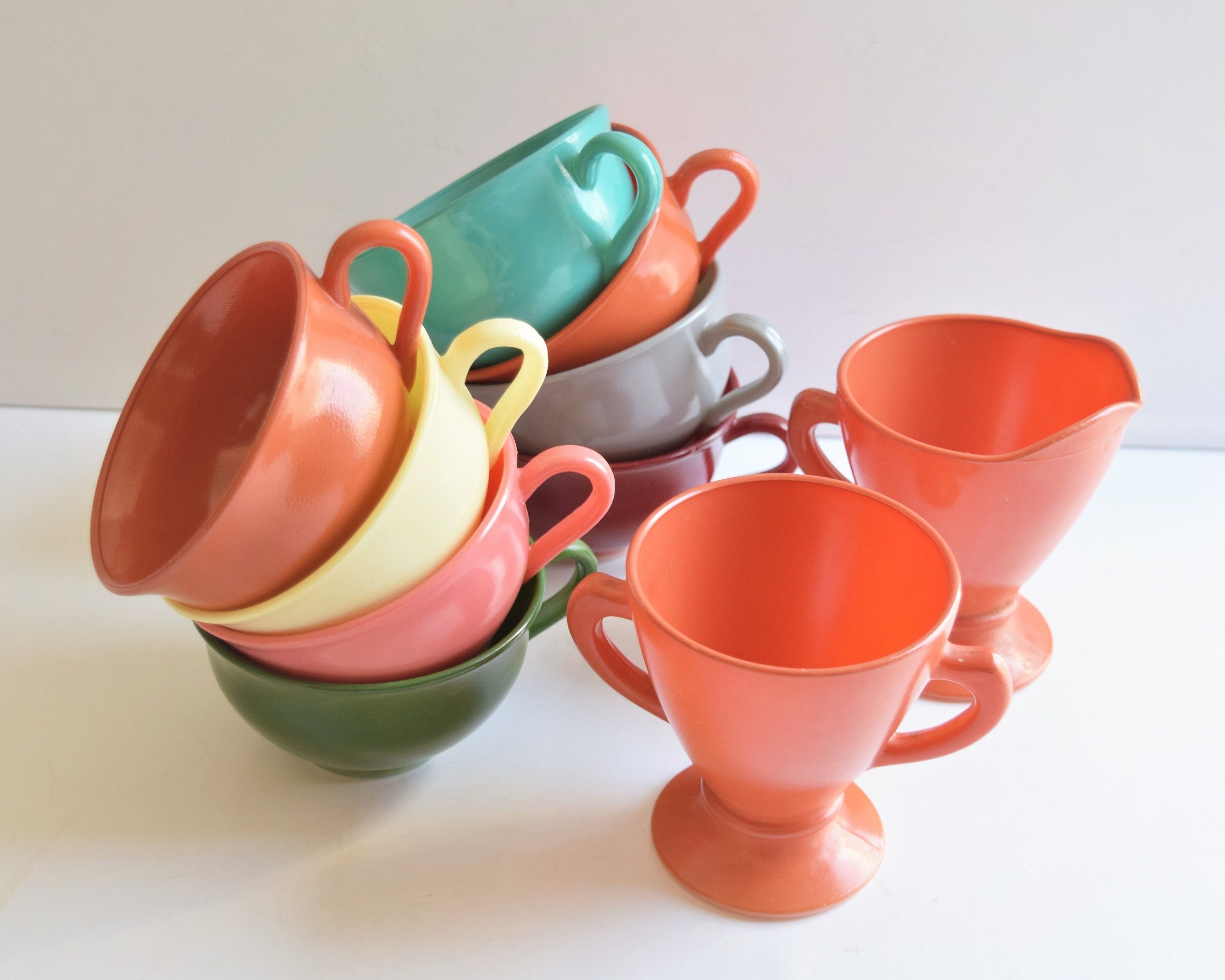 Lot de 10 tasses Hazel Atlas Ovide Platonite (8) Crémier (1) Distributeur de sucre (1)