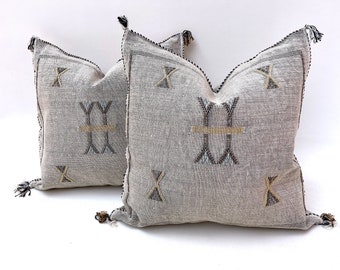 White Berber cushion with red contour Sabra White Silk From Cactus Handmade 45x50cm Moroccan Cushion for Decoration