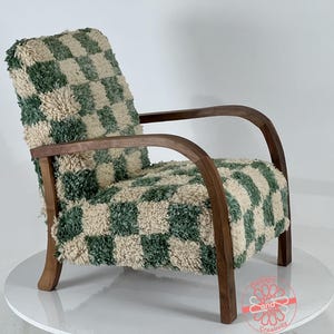 Mid-Century Modern Lounge Chair, Retro Vintage Style Armchair, Cozy Dining Room Decor, Moroccan Kilim Rug Accent Chair