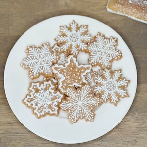 Neutral Faux | Fake | Gingerbread Snowflake Cookies for display | Gingerbread Man | Tiered Trays |  Primitive Christmas | Neutral Christmas