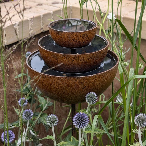 Large Rain Catcher Fountain | Rusty Garden Ornament For Outdoors | Garden Water Feature | Bird Bath