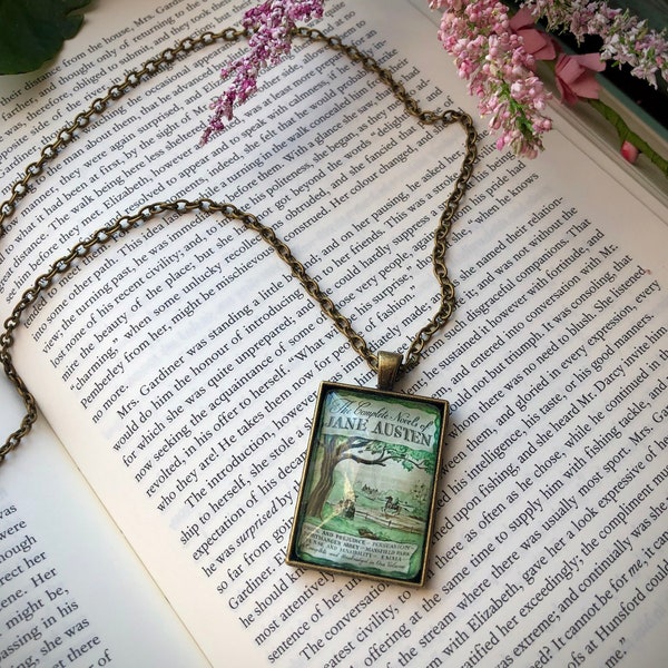 Collier Jane Austen, collier art livre, collier titres de livres Jane Austen, collier Jane Austen personnalisé, collier livre, réglable