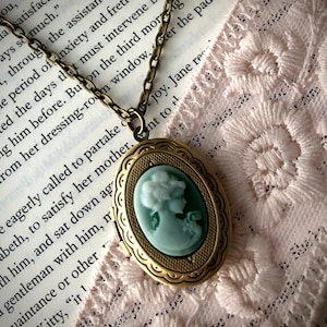 Cameo Necklace, Locket Necklace, Cameo Locket Necklace, Green Cameo Locket Necklace, Personalized Locker Necklace, Initial Charm, Regency