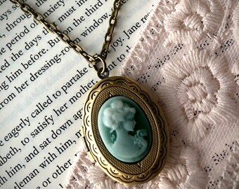 Cameo Necklace, Locket Necklace, Cameo Locket Necklace, Green Cameo Locket Necklace, Personalized Locker Necklace, Initial Charm, Regency