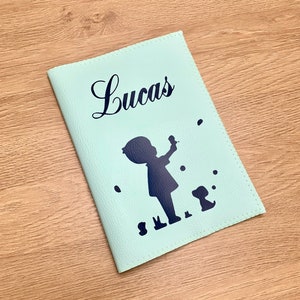 Protege el libro de salud personalizado con nombre, niño y animales