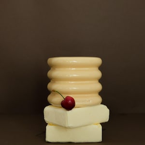 Handmade Ceramic Candle Jar – Sculptural Butter Yellow Pottery – Minimalist Home Decor – Modern Ribbed Vessel – Unique Gift Idea
