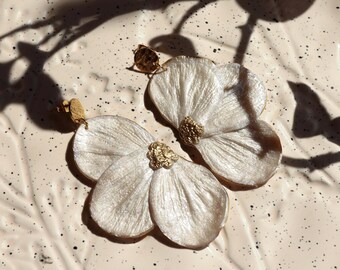 Flower earrings Handmade, jewelry, polymerclay earrings lightweight, wedding, elegant, white pearl, gold, stainless steel.