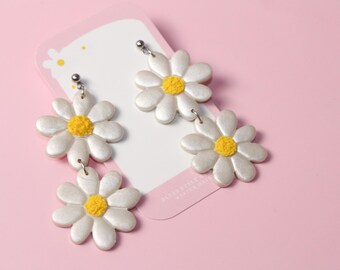 Daisy Earrings, flower earrings, spring earrings, polymer clay jewelry