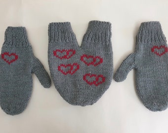 Couple Mittens in wool knitted hearts in Grey,hand holding mittens for him and her, gift for winter wedding lovers