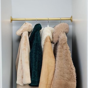 Clothes rail between two walls in the trendy color gold | Industrial wardrobe rail for wall-to-wall installation | Wardrobe