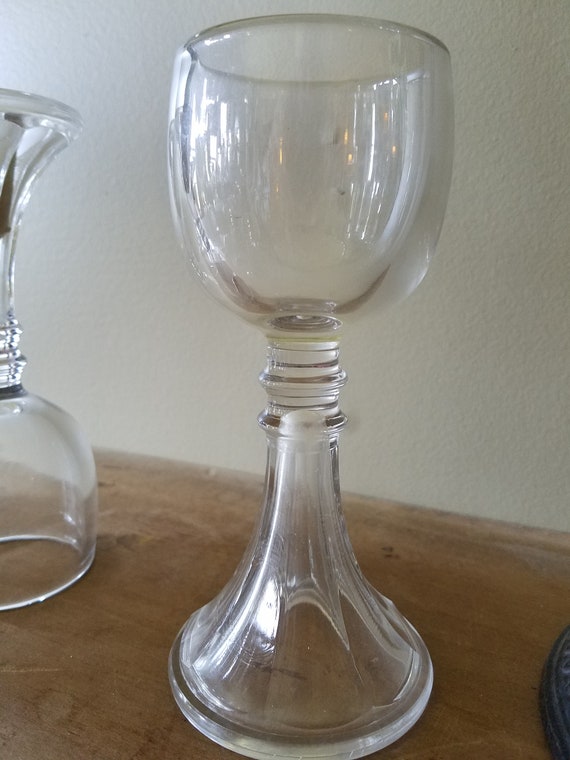 A Set of 6 Unique Wine Glasses. 