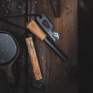 Encendedor artesanal™ / Encendedor de varillas de ferrocerio y percutor / Yesca de madera de olivo / Hecho a mano, mango torneado de madera, cordón de piel de vaca / Acampada en la naturaleza imagen 2