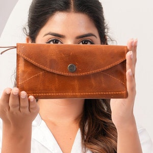 Carteira de couro feminina Bolsa com bolso com zíper Carteira de couro personalizada para presente de madrinha Estojo de couro para cartão de crédito Presente de dia das mães para a mãe