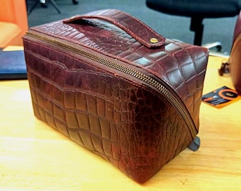 Cosmetic Make Up Bag Leather Toiletry Bag Make-up Bag for Bridesmaid Women Leather Dopp Kit Makeup Organizer Personalized Bridal Shower Gift