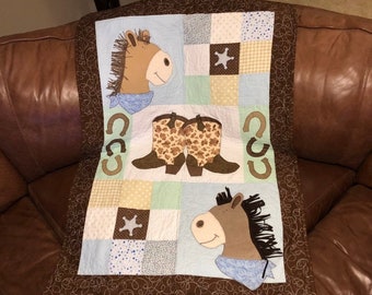 Modèle de courtepointe bébé cheval PDF | Poney Up | Cadeau mignon de motif de couette Western Cowboy ou Cowgirl | Motif d'applique facile à suspendre au lit ou au mur