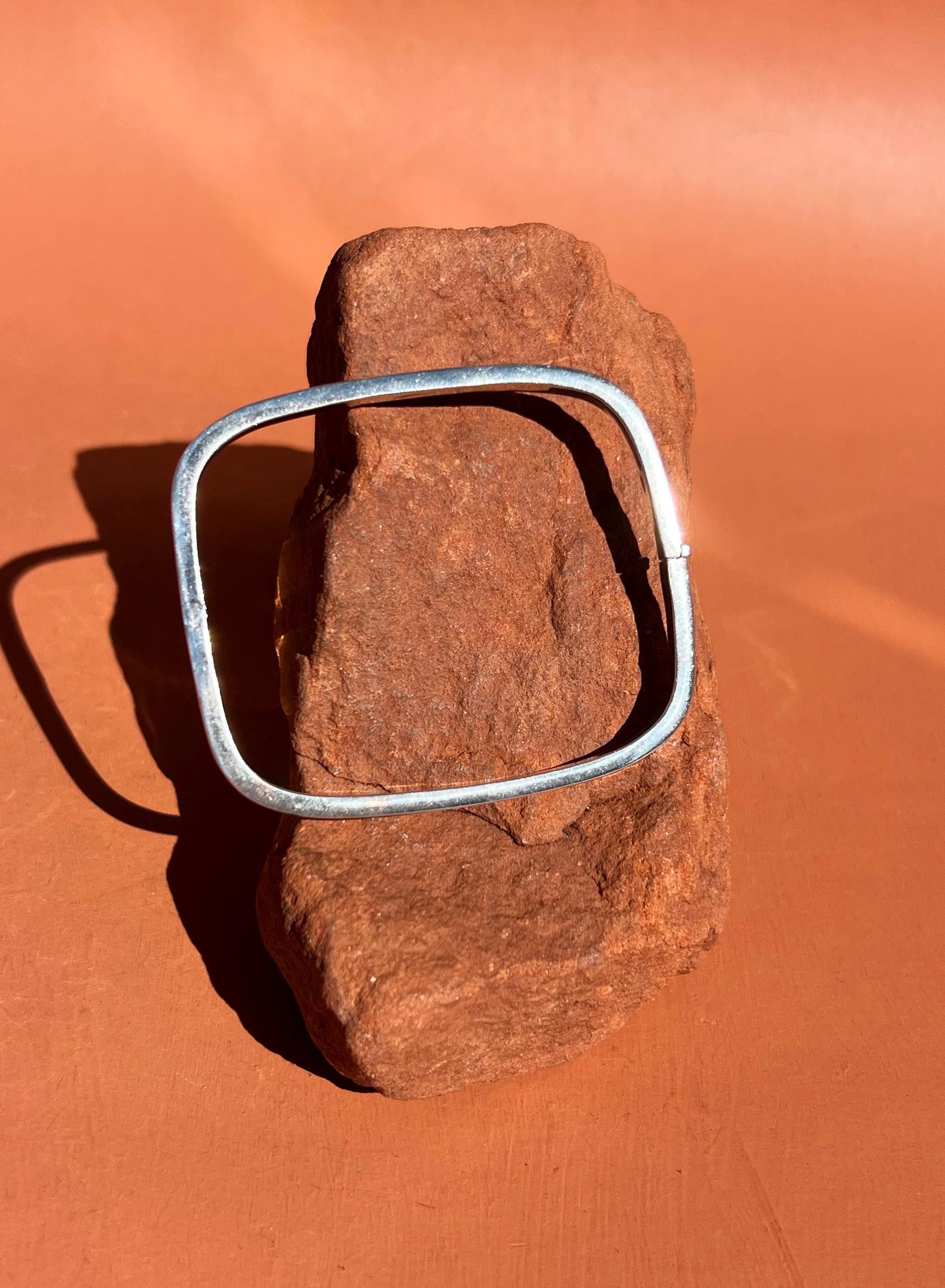 Brazalete con bisagras cuadradas de plata de ley / Brazalete minimalista de plata de ley