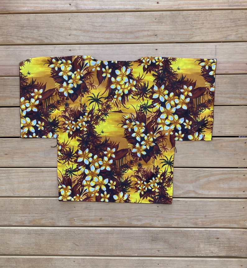Boxy Hawaiian made brown and yellow plumeria floral print blouse Vintage kimono sleeve Aloha box top