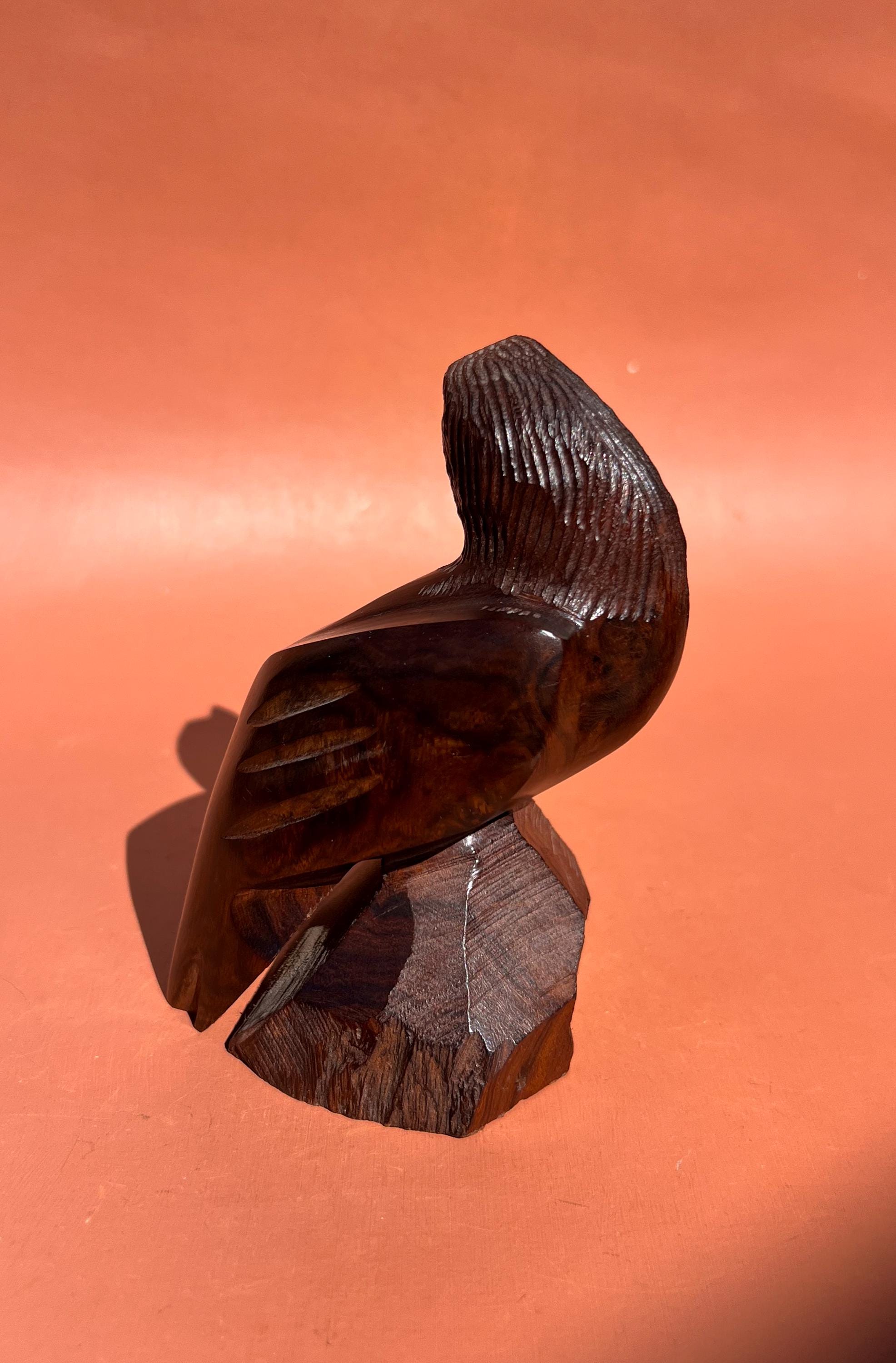 アイアンウッド彫刻の鷲 | 木彫りの白頭鷲の像 - Etsy 日本