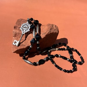 Collar con colgante de llave de plata de ley con ónix negro y cuentas de banco de plata de ley / Llave de plata maciza de Taxco