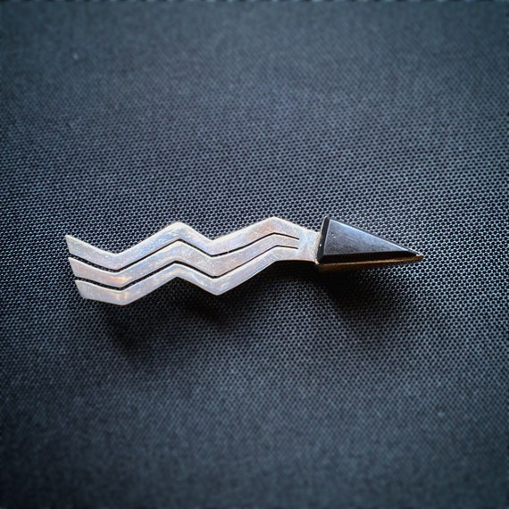 Sterling silver and black onyx Taxco arrow pin | S
