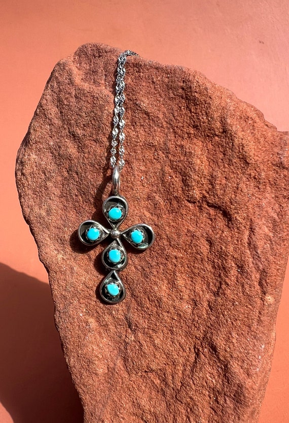 Beautiful Vintage Native American Zuni Turquoise Sterling Silver Cross Necklace Beautiful Vintage Native American Zuni Turquoise Sterling Silver Cross Necklace