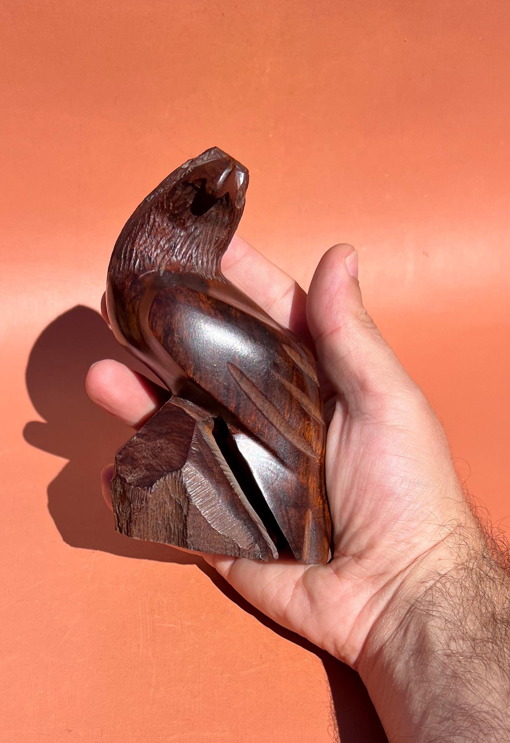 アイアンウッド彫刻の鷲 | 木彫りの白頭鷲の像 - Etsy 日本