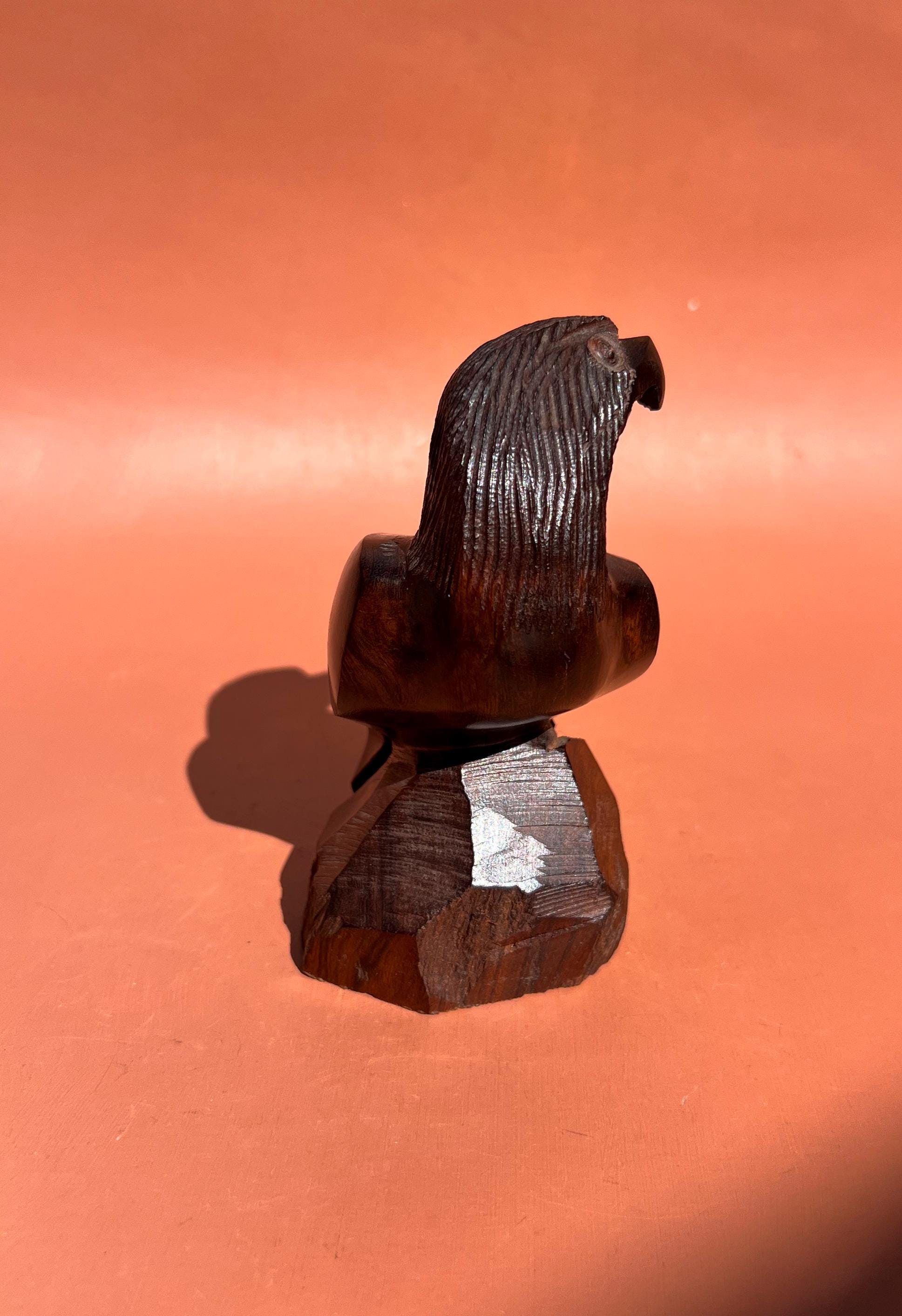 アイアンウッド彫刻の鷲 | 木彫りの白頭鷲の像 - Etsy 日本