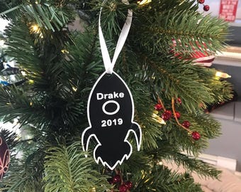 Aanpasbaar raketkerstornament, 3D-geprint met plastic