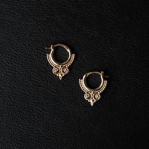 Pendientes de aro/corona con cuentas - Oro