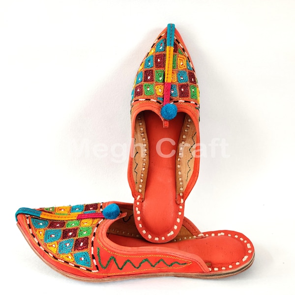 Traditional Jutti -Embroidered Women's Jutti -Boho footwear-Boho gypsy fashion jutti-Designer Floral Embroidery Jutti - Mojari - Khussa