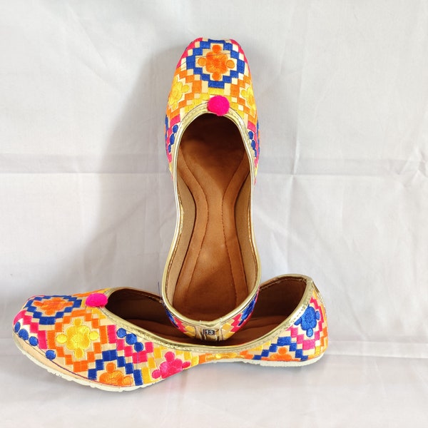 Handcrafted Embroidered Punjabi Jutti - Boho footwear-Boho fashion jutti-Designer Floral Embroidery Jutti - Mojari - Khussa