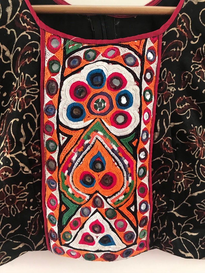 Designer Gujarati Gamthi Patch Work Blouse Floral Ajrakh Print Gaji Silk Blouse Vintage Embroidery Navratri Wear Mashru Silk Crop Top
