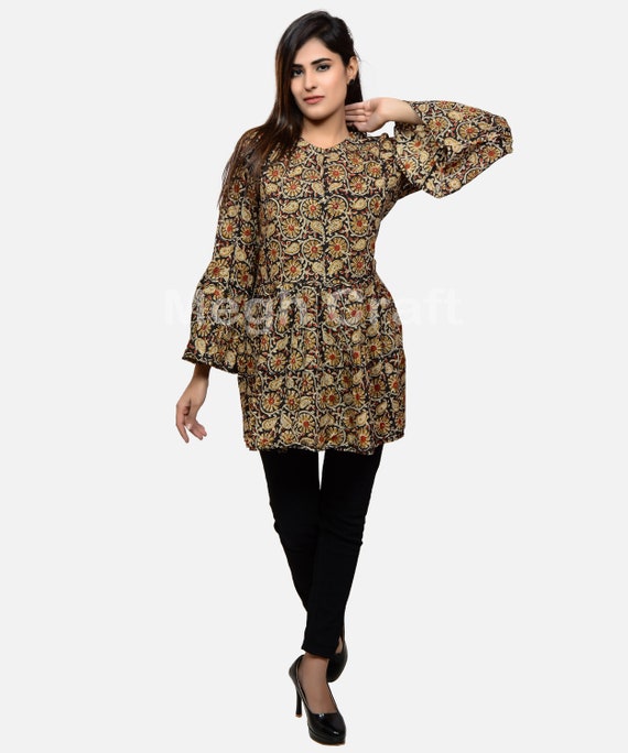 Indien imprimé blanc cassé coton sans manches tunique avec pompon Kurtis Tops ethniques Indien imprimé blanc cassé coton sans manches tunique avec pompon Kurtis Tops ethniques