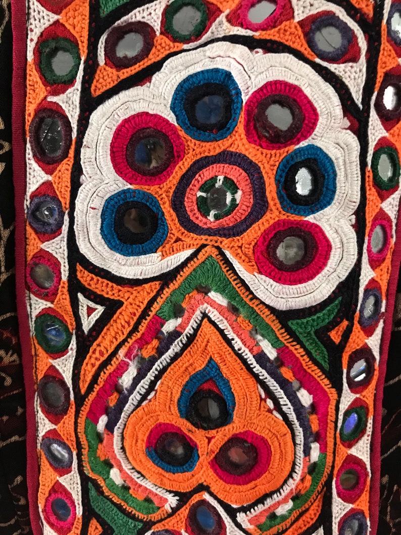 Designer Gujarati Gamthi Patch Work Blouse Floral Ajrakh Print Gaji Silk Blouse Vintage Embroidery Navratri Wear Mashru Silk Crop Top