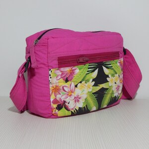 Pinke gesteppte Tasche Kleine gesteppte Crossbody-Tasche Pinke gesteppte Umhängetasche Pinke Crossbody-Tasche aus recyceltem Stoff für Frauen Geschenk für sie beste Freundin Geburtstag
