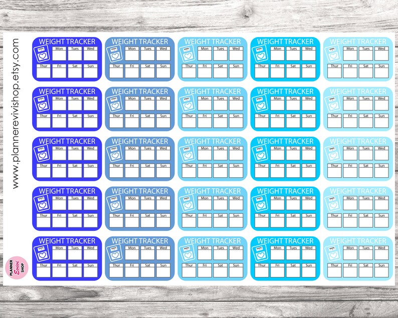 Może przedstawiać: Dwudziestupięć niebieskich i białych naklejek do śledzenia wagi z ikoną wagi i tekstem "WEIGHT TRACKER" na każdej naklejce. Naklejki są przeznaczone do użytku w planerze lub dzienniku.