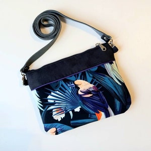 Petit sac bandoulière velours imprimé oiseau bleu violet orange, suédine noire  bandoulière cuir amovible