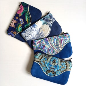 Trousse Pils bleu roi ou bleu nuit en suédine, cotons japonais dorés ou argentés, fleurs, papillon et arabesques