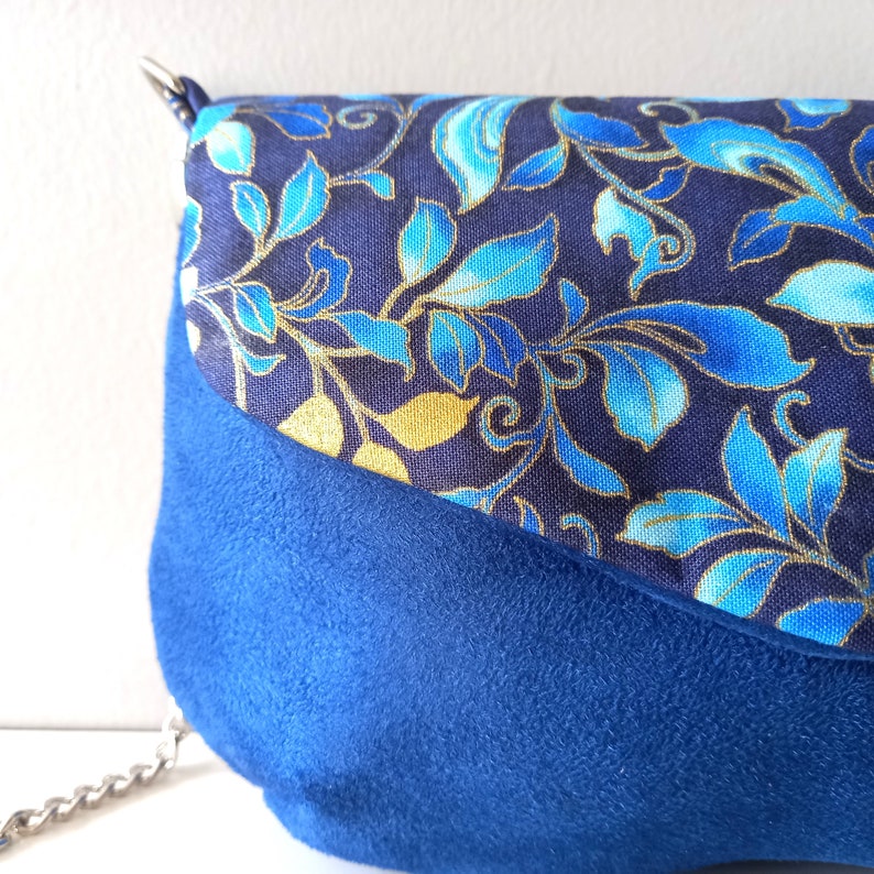 L'Audacieuse royal blue and gold flowers, belt bag with magnetic flap image 3