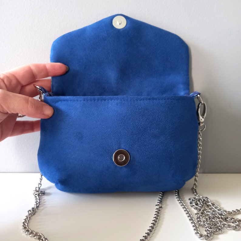 L'Audacieuse royal blue and gold flowers, belt bag with magnetic flap image 4