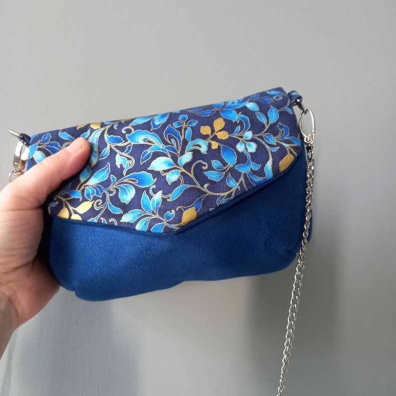 L'Audacieuse royal blue and gold flowers, belt bag with magnetic flap image 6
