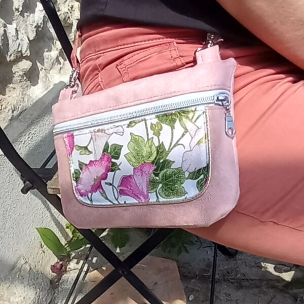 Hip bag rose pâle, tissu fin fleurs de liseron et or, sac ceinture mousqueton, sac banane, étui télephone grand format